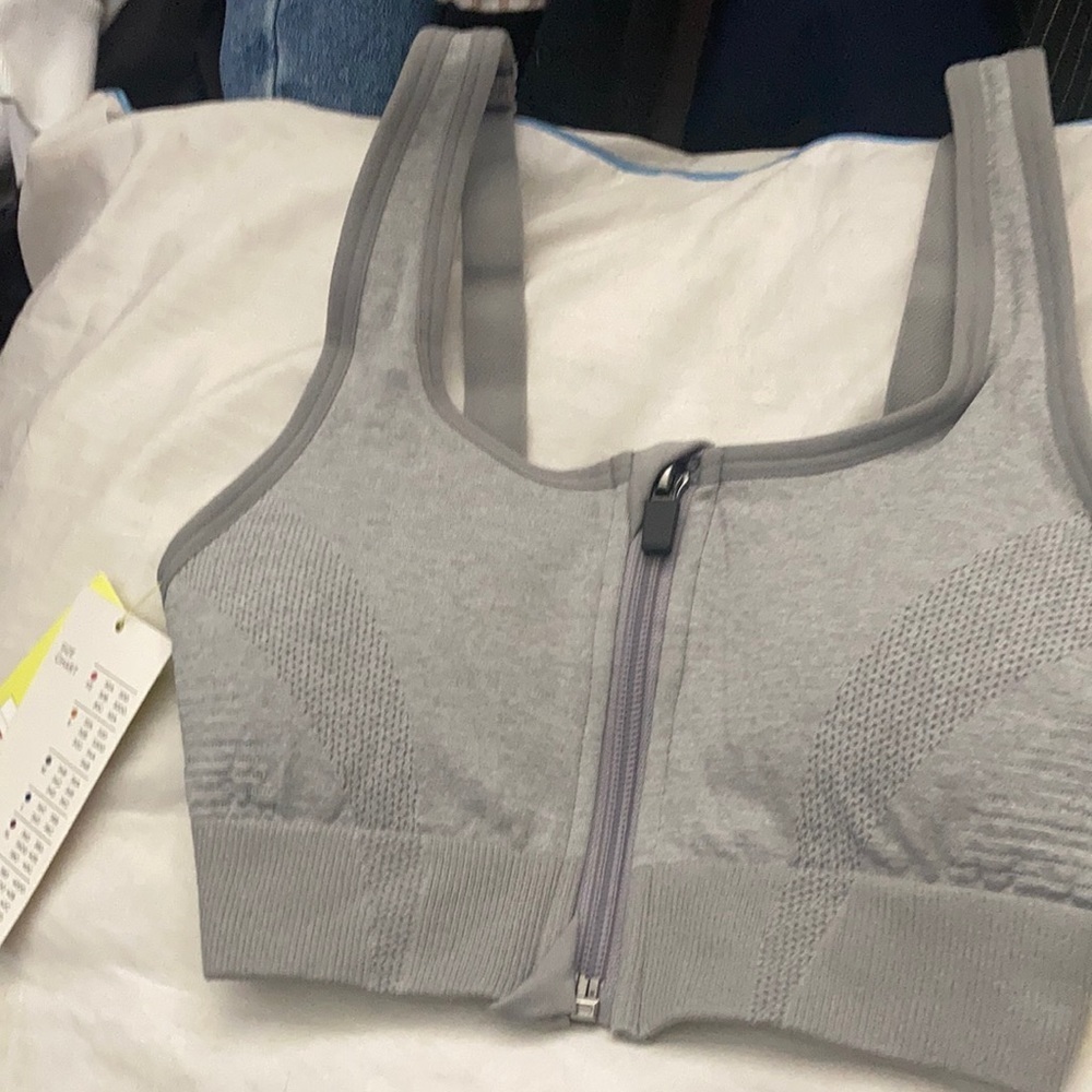 FINAL MARKDOWN Ladies’ NWT all in motion Medium Support Sports Bra (XS)